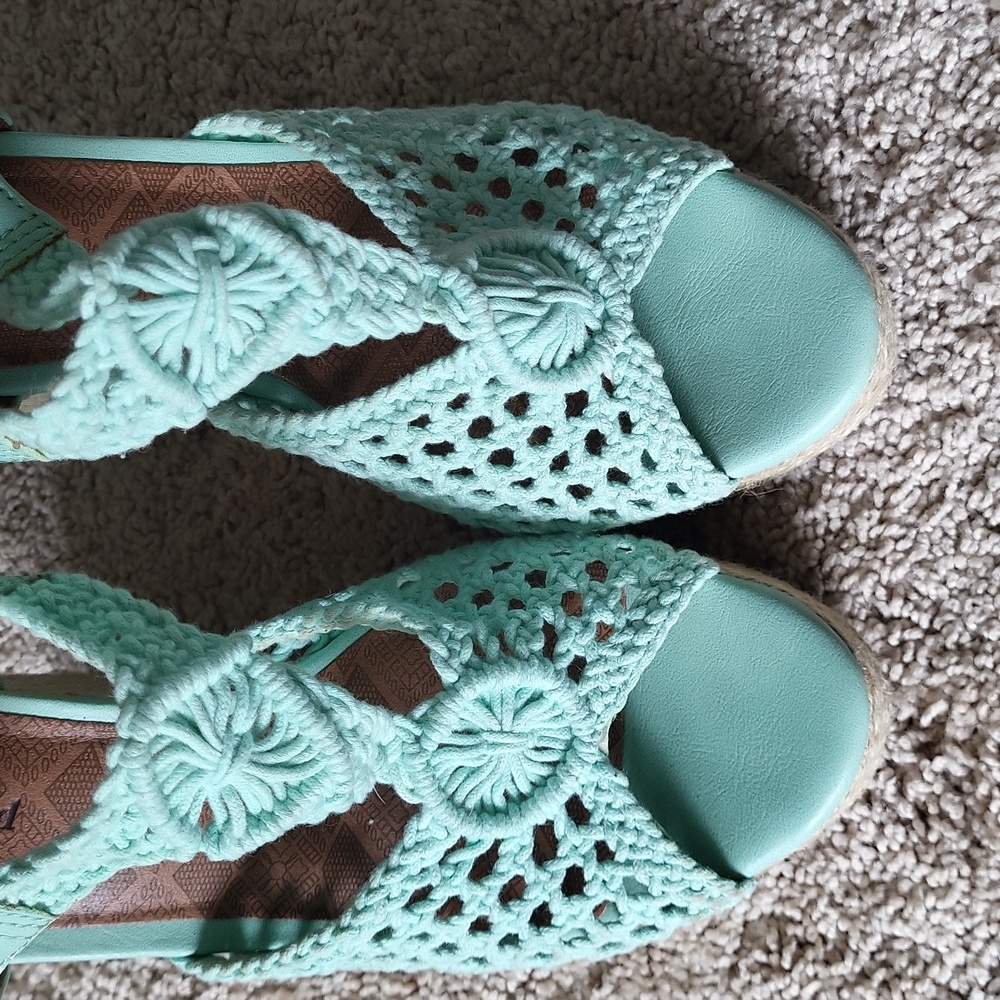 Mint Green Crochet Wedges - Picture 3 of 10